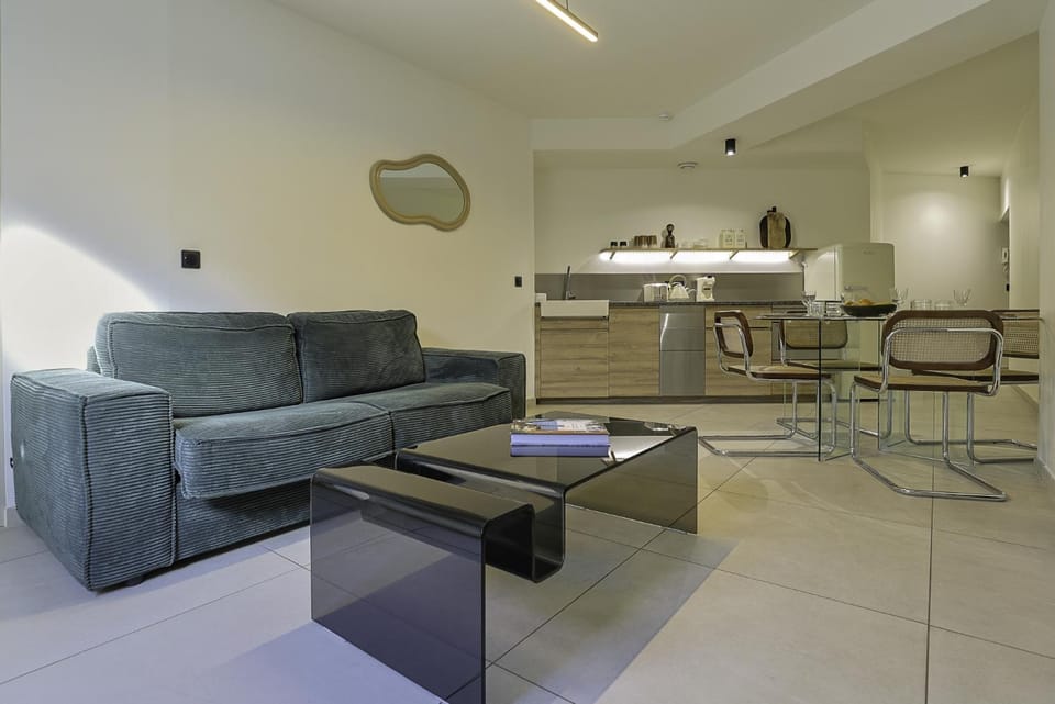 Kitchen or kitchenette, Living room, Seating area, Dining area, air conditioner