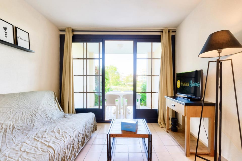 Bed, Bedroom, kitchen