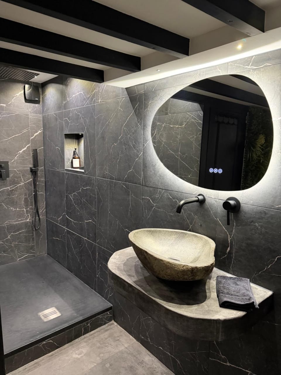 Lh loft and spa escapade à 2 avec jacuzzi privé Apartment in Le Havre