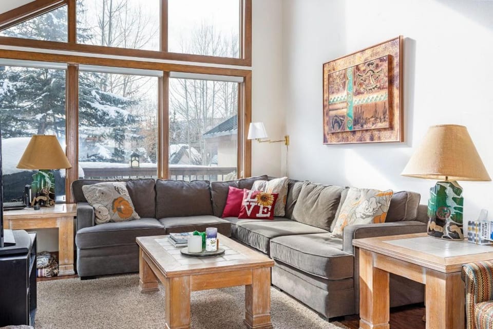 Wood Burning Fireplace, Walking Distance to Vail Bike Path, Affordable Rates House in Vail