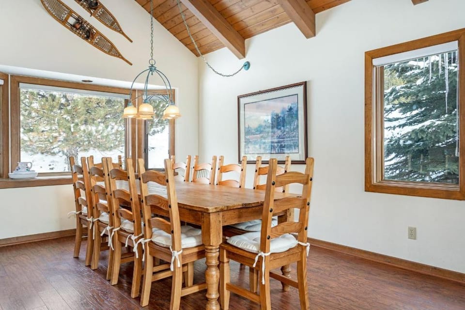 Wood Burning Fireplace, Walking Distance to Vail Bike Path, Affordable Rates House in Vail