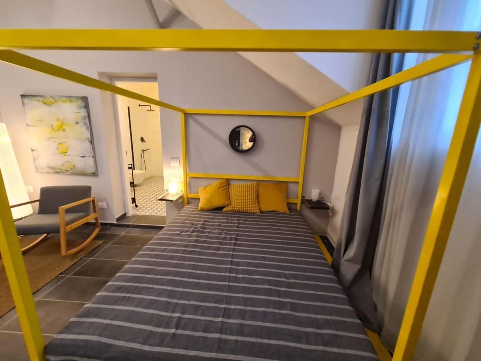 Bed, Living room, Photo of the whole room