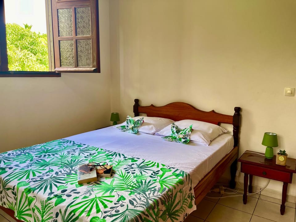 Bed, Photo of the whole room, Bedroom, towels, air conditioner