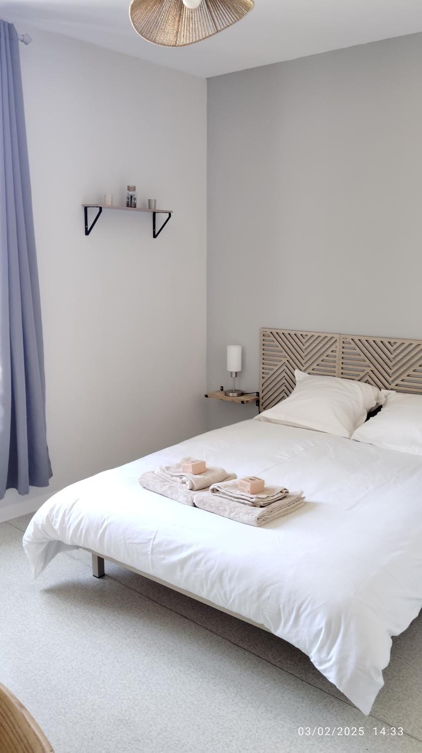 Studios ou Chambre SDB avec extérieur centre-ville Ribérac Apartment in Nouvelle-Aquitaine