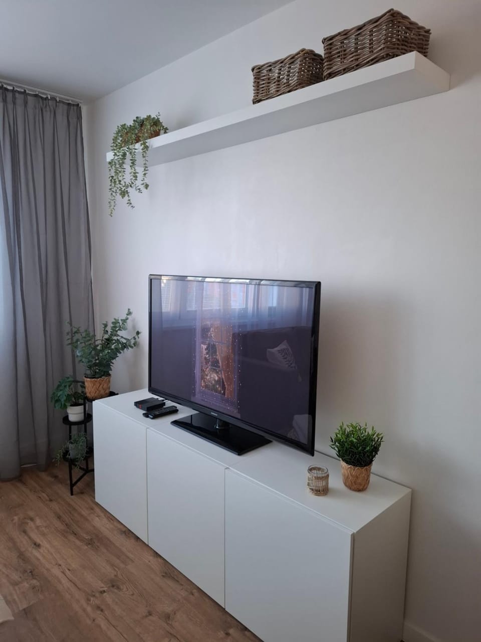 Communal lounge/ TV room, TV and multimedia, Living room, Evening entertainment