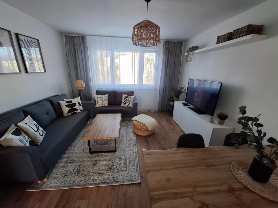 Communal lounge/ TV room, TV and multimedia, Living room, Seating area, Evening entertainment