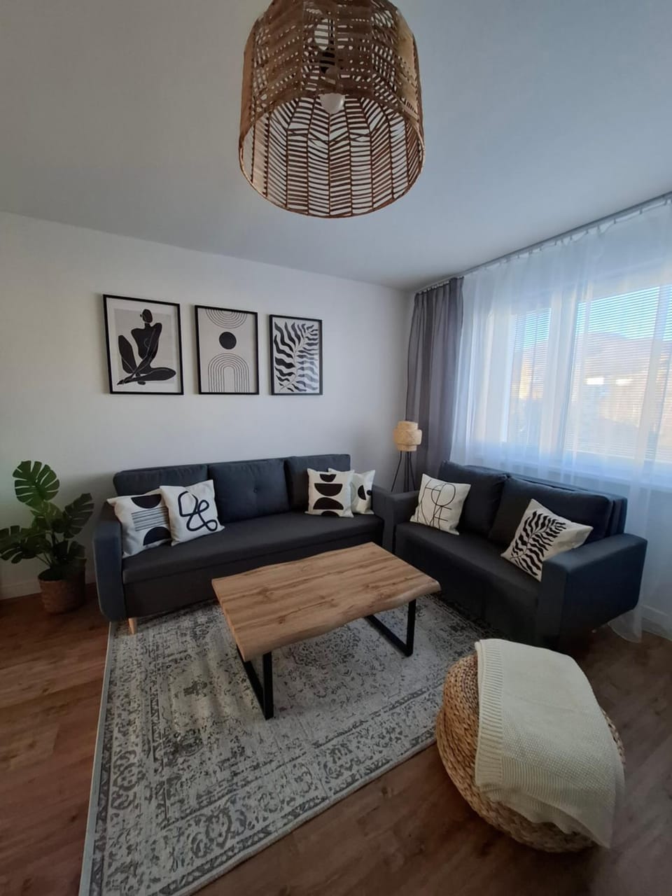 Living room, Seating area
