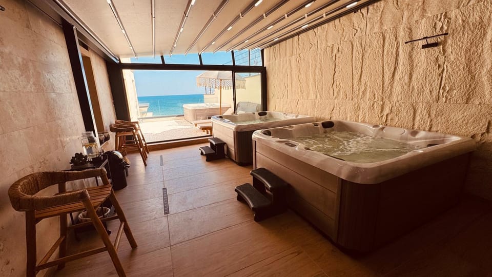 Activities, Hot Tub, Spa and wellness centre/facilities, Photo of the whole room, On site