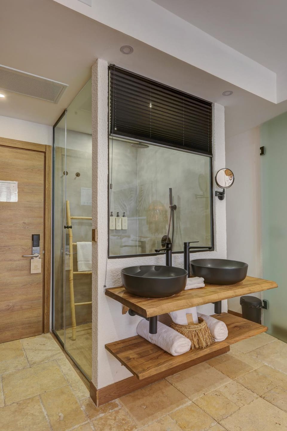 Shower, Toilet, Bathroom, Decorative detail, towels