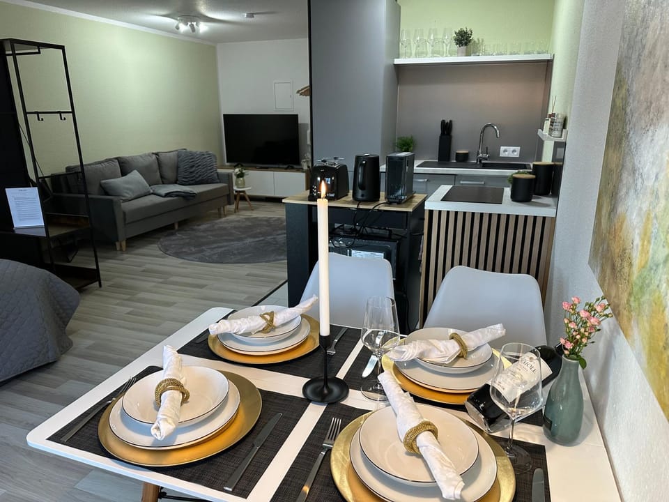 Kitchen or kitchenette, Living room, Seating area, Dining area