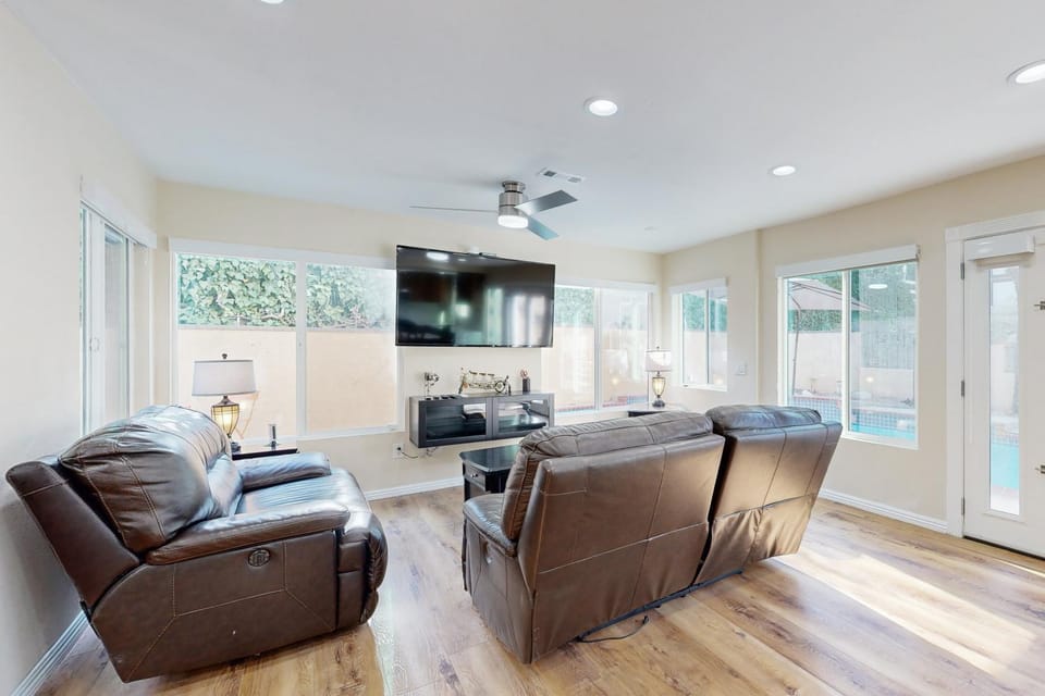 Grill, Chill and Swim Luxe Rancho Cucamonga Home House in Upland