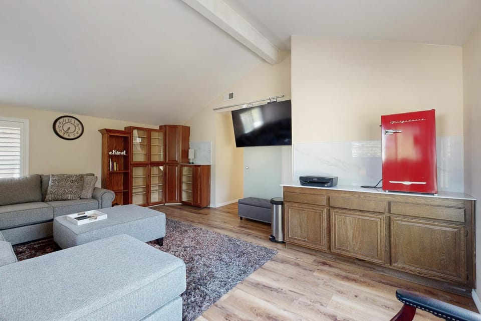 Grill, Chill and Swim Luxe Rancho Cucamonga Home House in Upland