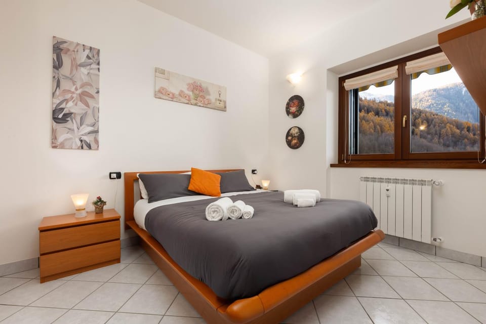 Bed, Natural landscape, Photo of the whole room, Bedroom, Mountain view, internet, towels