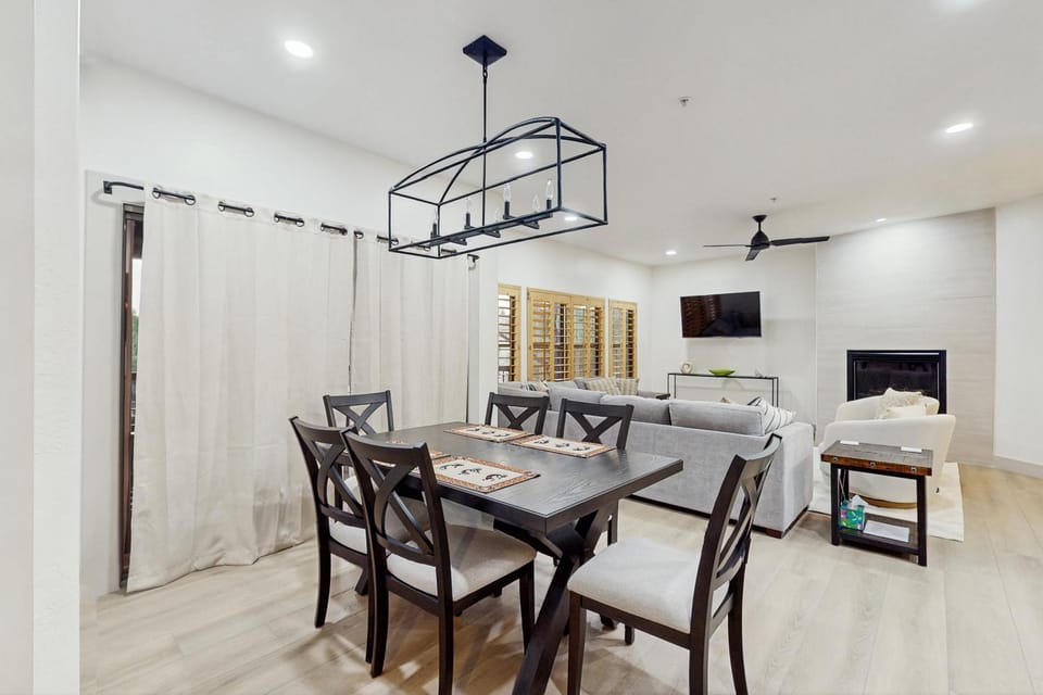 Balcony & Pool Access! Extended Stay in Scottsdale House in Grayhawk
