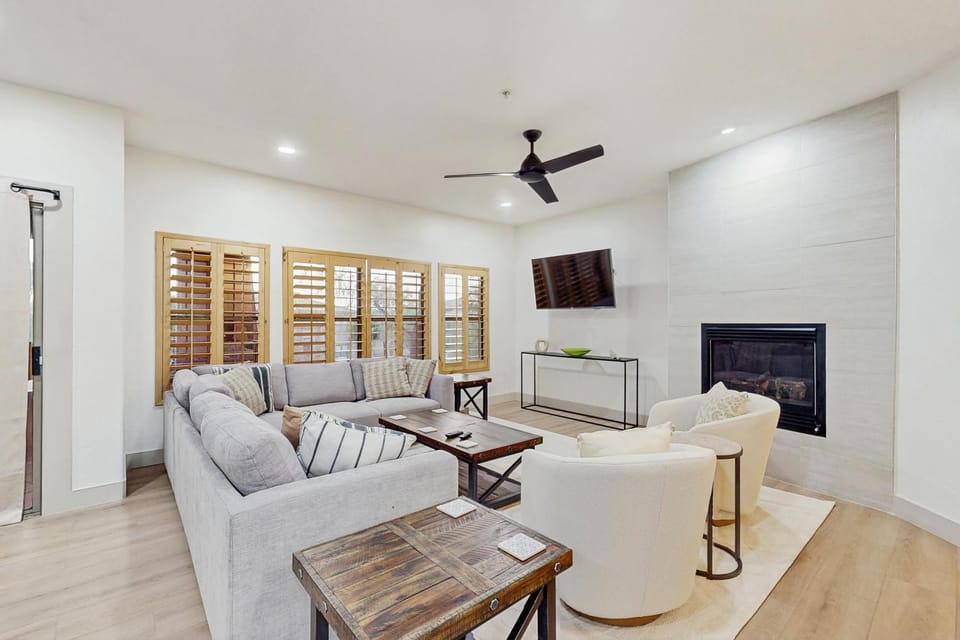 Balcony & Pool Access! Extended Stay in Scottsdale House in Grayhawk