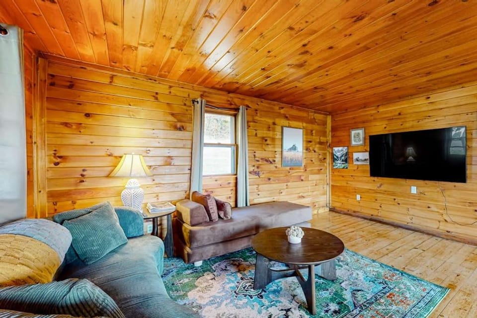 Whispering Pines Retreat House in Glover