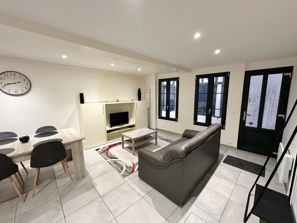 Seating area, Dining area