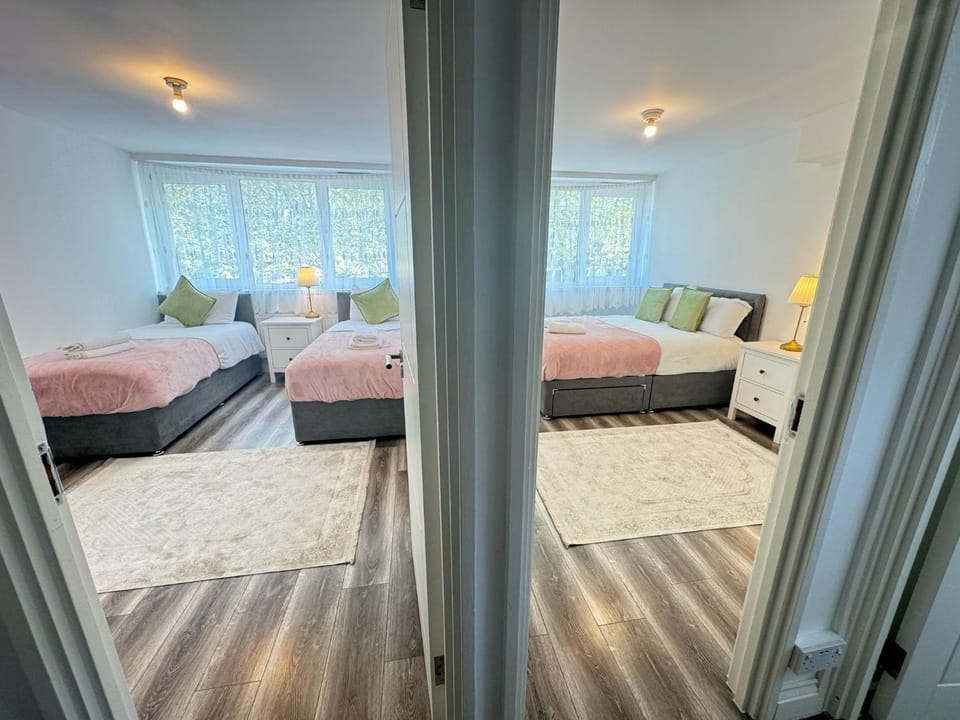 Betty Homes - Nearby Angel and HIghbury Apartment in London Borough of Islington