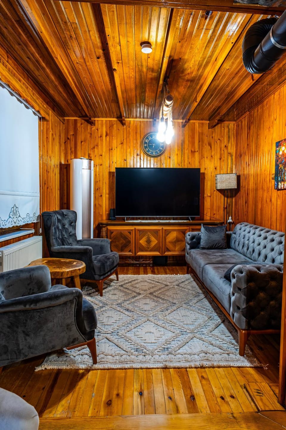 Communal lounge/ TV room, TV and multimedia, Living room, Seating area, Evening entertainment