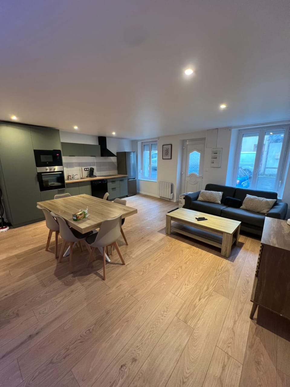 Kitchen or kitchenette, Living room, Seating area, Dining area