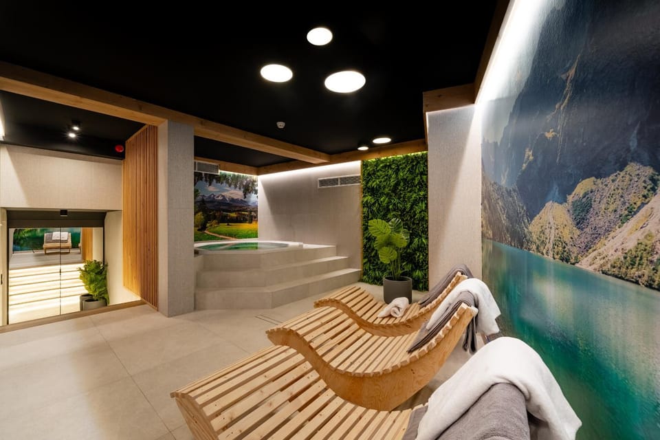 Hot Tub, Sauna