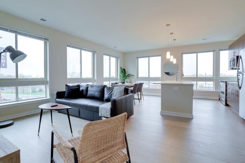 TV and multimedia, View (from property/room), Living room, Seating area, Dining area, kitchen