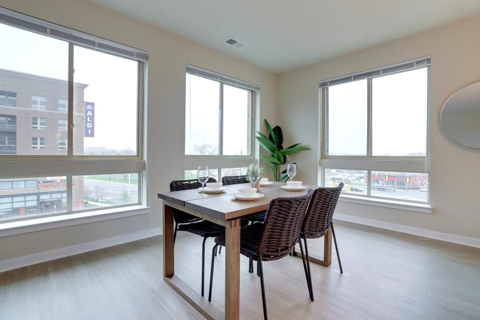 View (from property/room), Seating area, Dining area