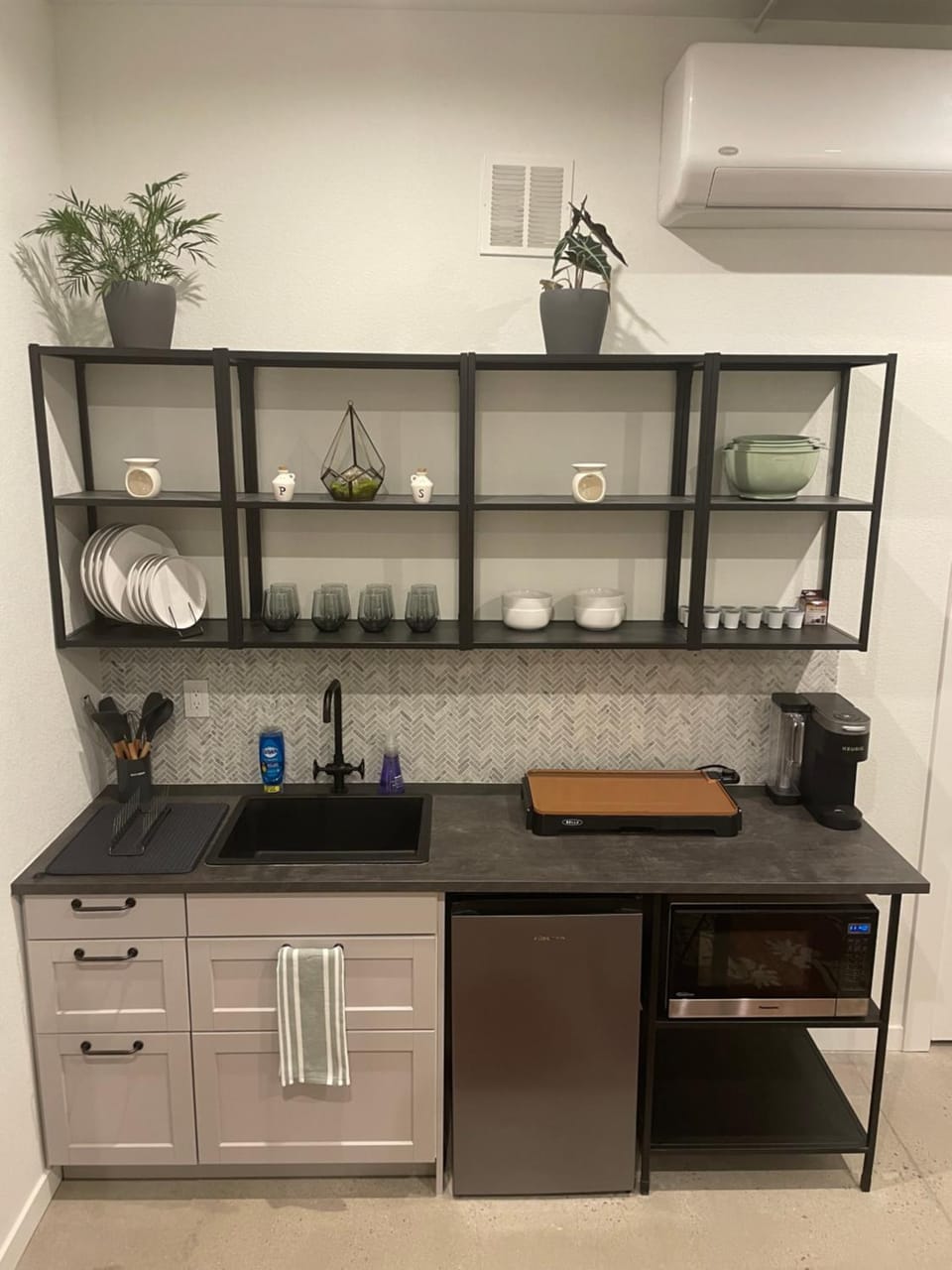 Kitchen or kitchenette