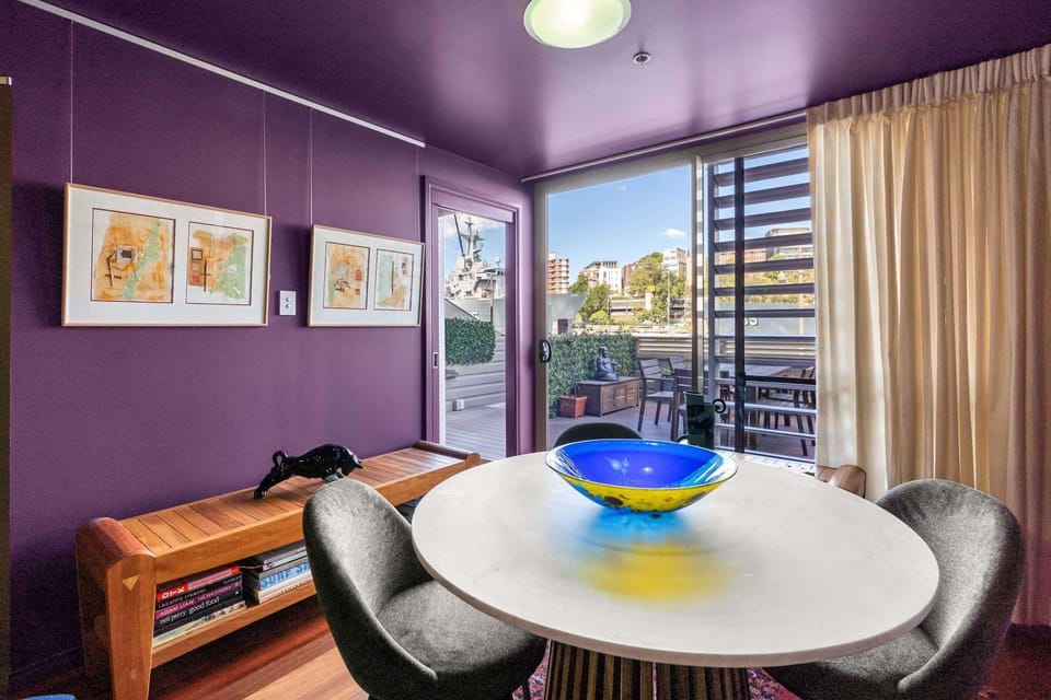 Artsy Boho Den in Iconic Fingerwharf Woolloomoolo Apartment in Sydney