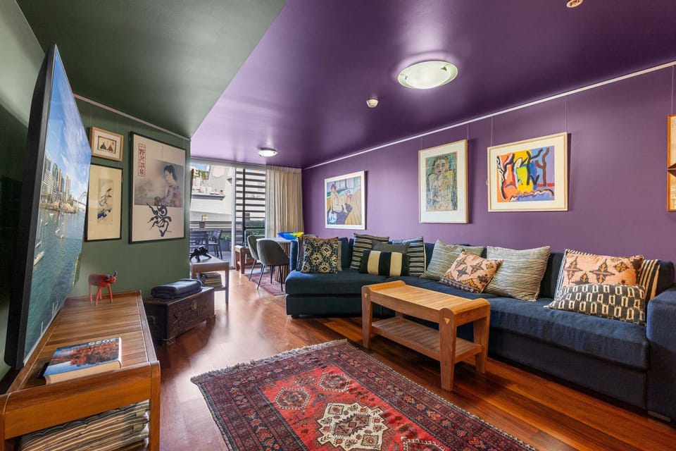 Artsy Boho Den in Iconic Fingerwharf Woolloomoolo Apartment in Sydney