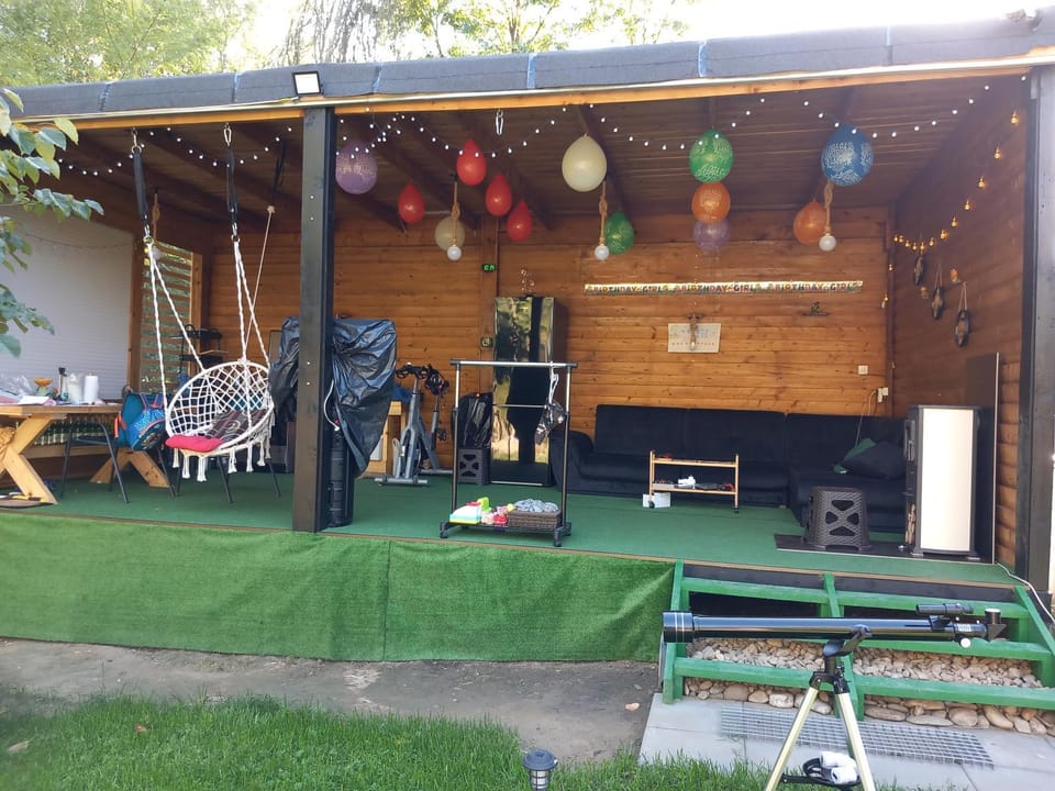 Patio, Communal lounge/ TV room, Day, Balcony/Terrace, Evening entertainment