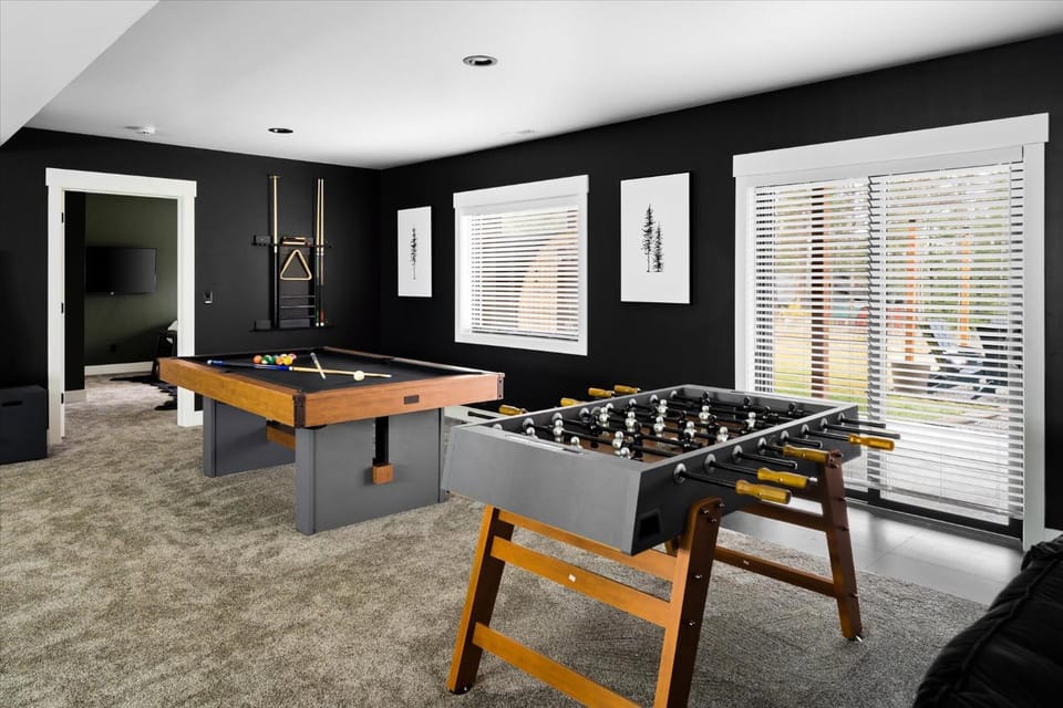 Luxe Lakeside New Build by Flathead Lake Speakeasy House in Lakeside