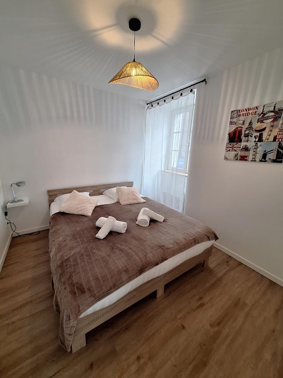 Bed, Photo of the whole room, Bedroom, flat iron, internet, internet, storage, towels