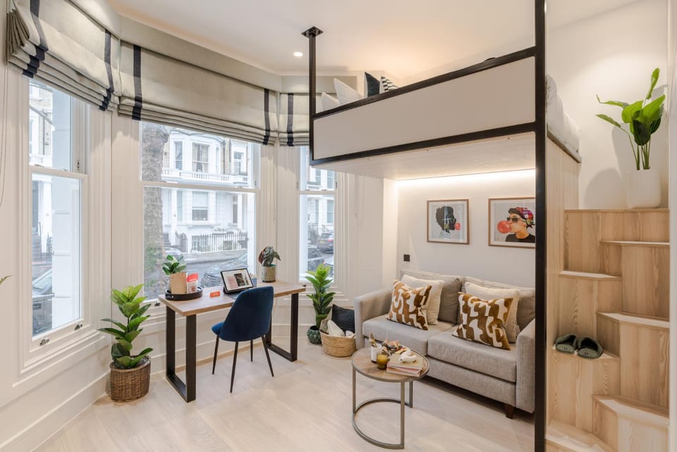 Bed, Living room, Seating area, Dining area