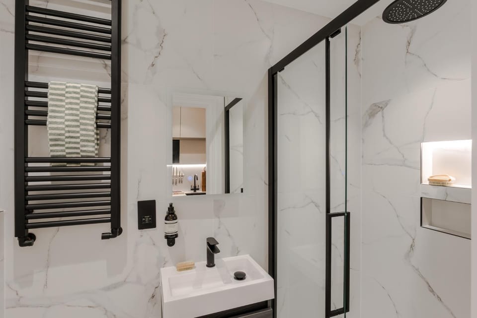 Shower, Bathroom, towels