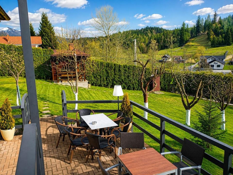 Spring, Day, Natural landscape, BBQ facilities, Balcony/Terrace, Seasons