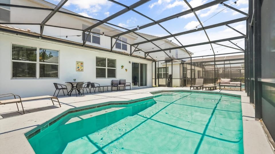 Summer Getaway in FL - 6BR Home with Private Pool! House in Kissimmee