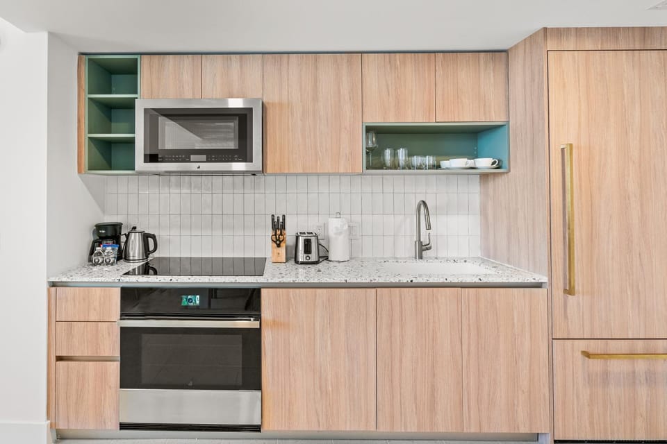NEW 28th Floor unit - Breathtaking Bay and Downtown Views Apartment in Miami