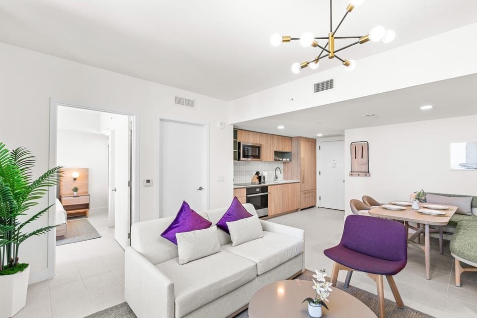 NEW 28th Floor unit - Breathtaking Bay and Downtown Views Apartment in Miami