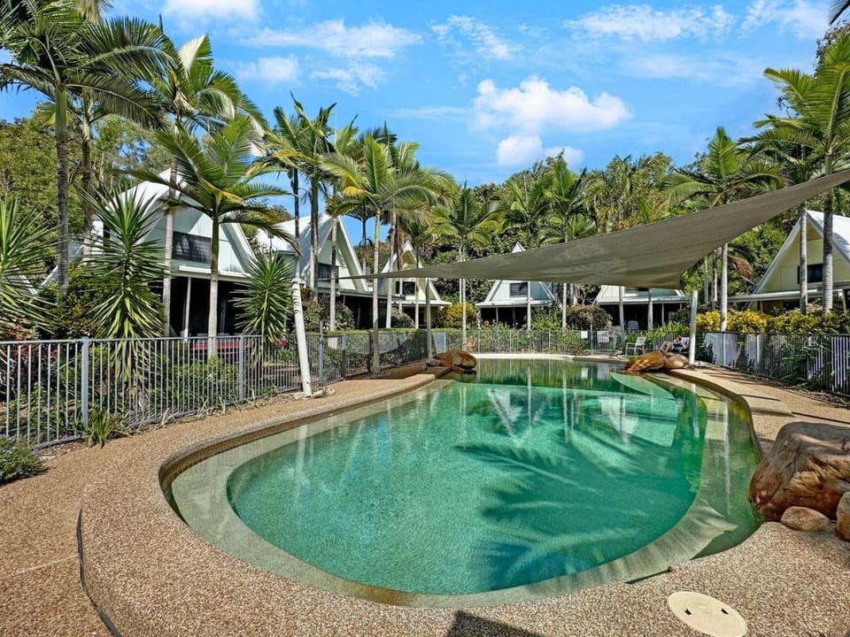Canopy Chalet 6 House in Yates Street