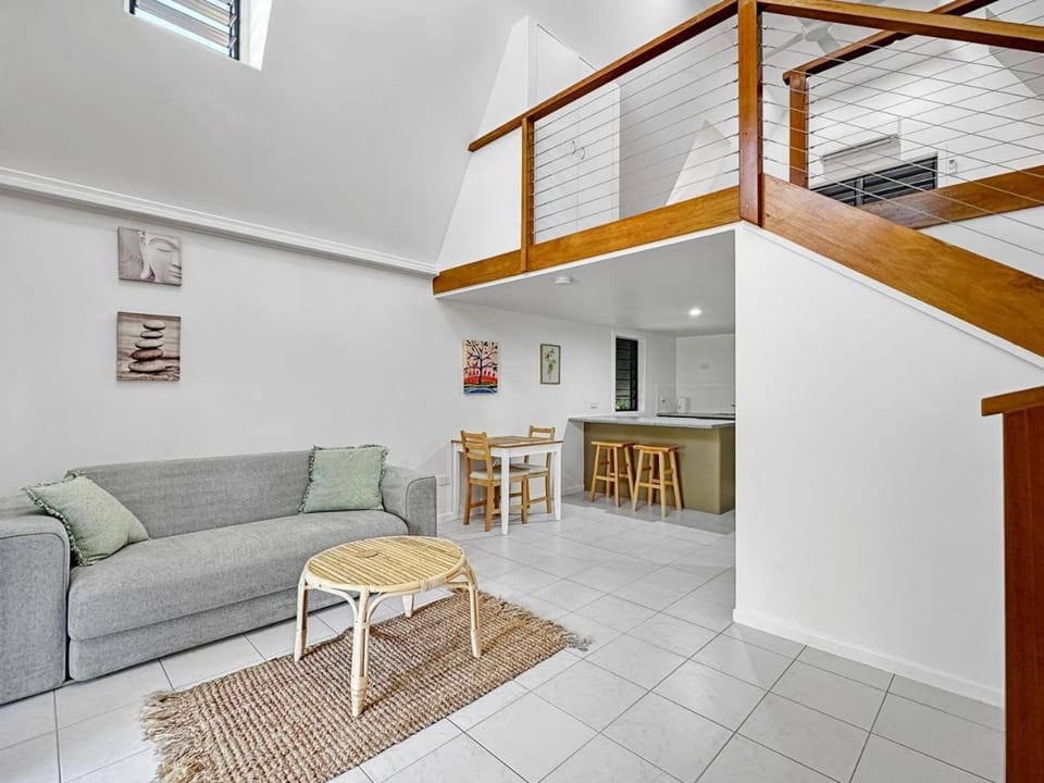 Canopy Chalet 6 House in Yates Street