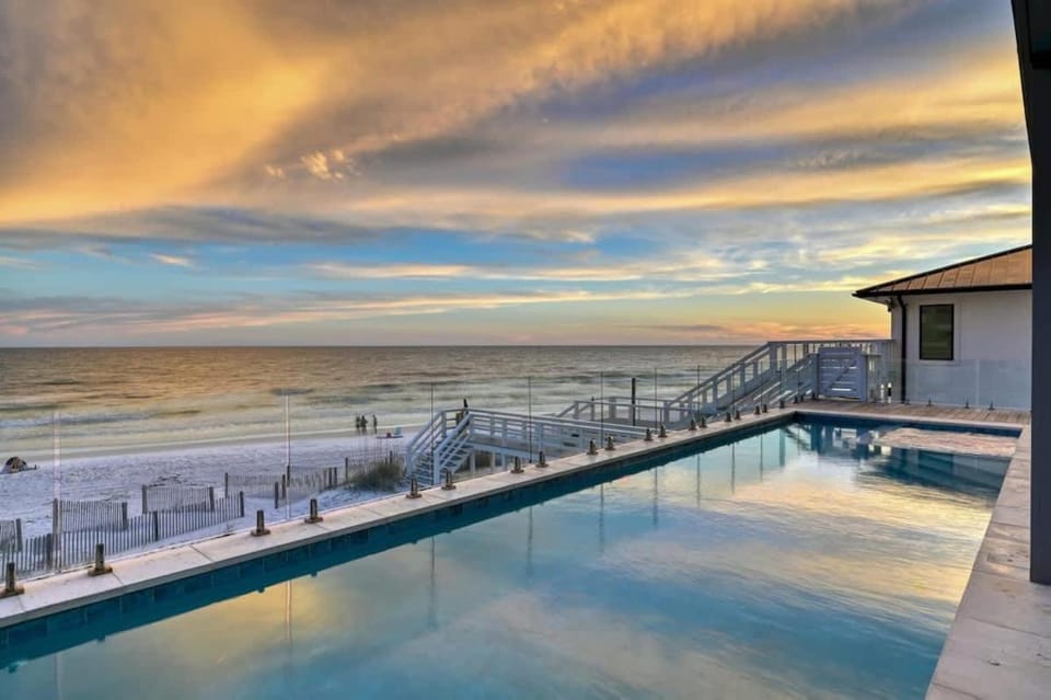 Barefoot Bliss by Stay on 30A- Pool, Bikes, Golf Cart House in South Walton County
