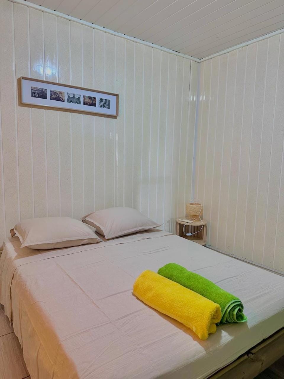 Bedroom, air conditioner