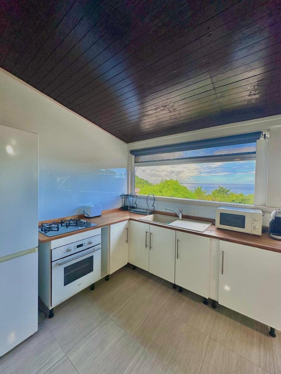 Kitchen or kitchenette, oven, stove