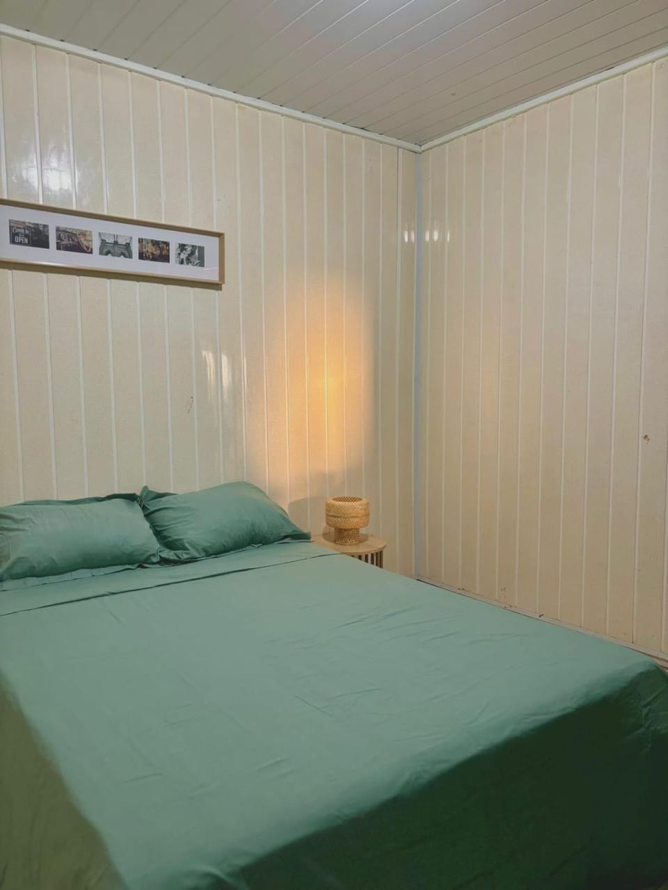 Bed, Bedroom, air conditioner