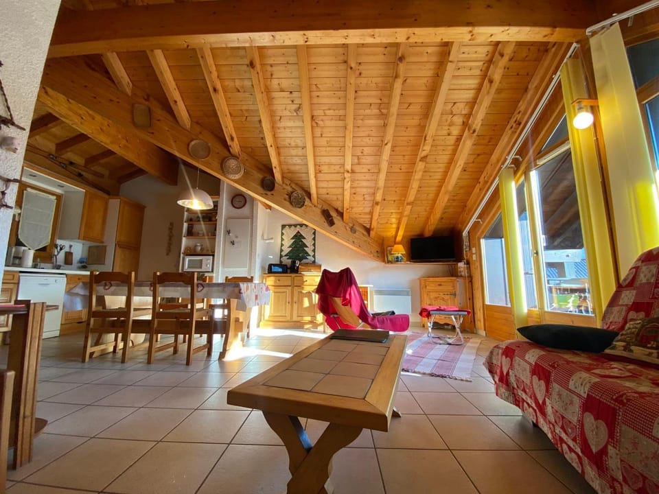Appartement lumineux au centre de Samoëns avec parking - FR-1-624-22 Apartment in Samoëns