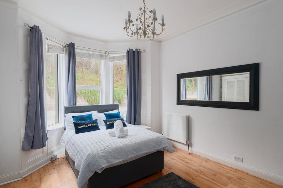 3 bedrooms bungalow, sleeps 6, free parking with garden Apartment in Edinburgh