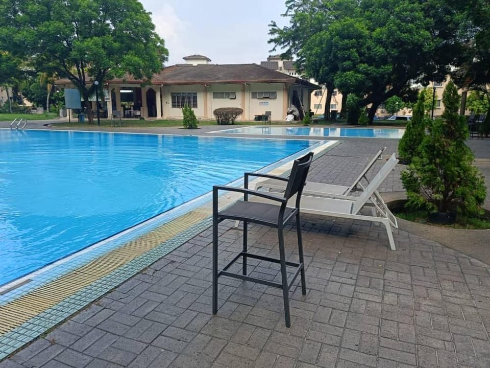 Swimming pool, sunbed