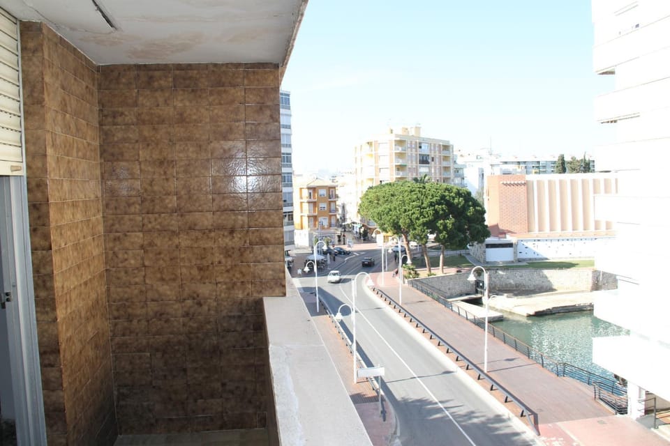 Facade/entrance, Balcony/Terrace