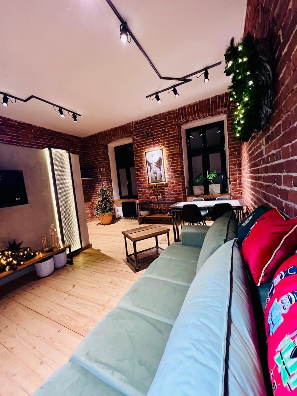 TV and multimedia, Living room, Seating area, Dining area